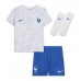 Frankrike Raphael Varane #4 Bortedraktsett Barn VM 2022 Korte ermer (+ Korte bukser)